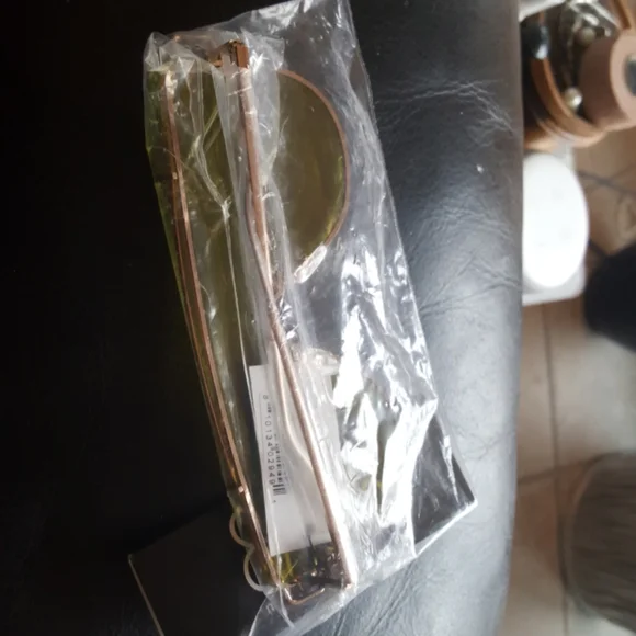 Goldtone rimmed yellow lens sunglasses nwt - Picture 5 of 6